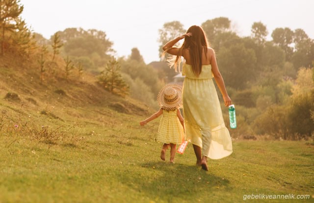 12 Anne Kız Elbise & Kıyafet Kombini